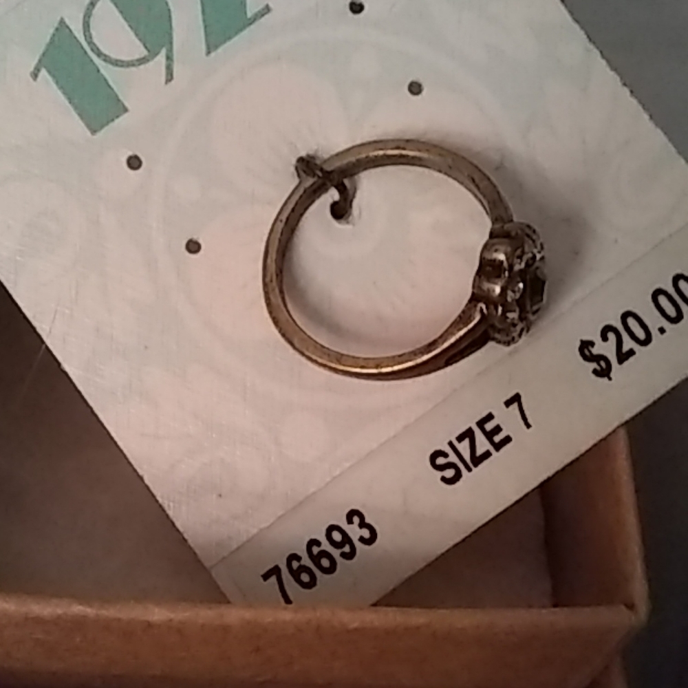 1928 Ladies Ring. Size 7. - Picture 3 of 3